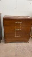 VINTAGE 3-DRAWER DRESSER