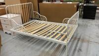 METAL CHILD&rsquo;S BED W/ SLATS FOR MATTRESS