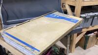 FLUORESCENT LIGHT FIXTURE 2 X4