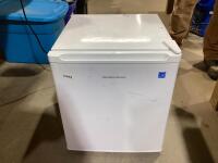 HAMILTON BEACH MINI-FRIDGE 17" X 20"
