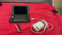 NINTENDO 3DS XL CONSOLE & CHARGER