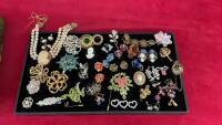 ASSORTMENT OF COSTUME JEWELRY - SOME VINTAGE