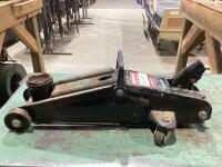 MOTOMASTER FLOOR JACK 2-1/4 TONS (MISSING HANDLE)