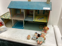 METAL DOLL HOUSE WITH BAG OF OLD DOLLIES