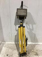 TRI-POD W/ SINGLE WORK LIGHT