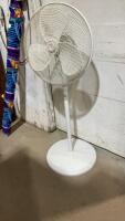 WHITE FLOOR FAN
