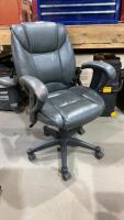 ROLLING OFFICE CHAIR