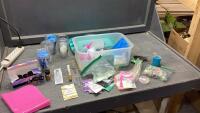 CONTAINER W/MICA POWDERS, CHAMELEION POWDERS, MIXING CUPS