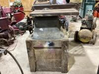 BEAVER POWER TOOLS TABLE SAW W/ CUSTOM BASE