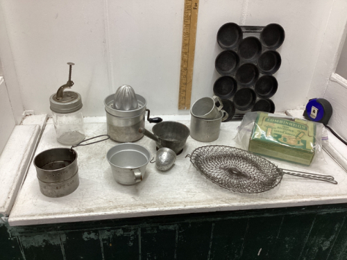 KITCHEN WARE. CAST PAN. TEA STRAINER