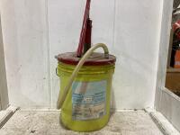 PAIL W/ PUMP