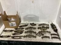 BOX OF CUP BOARD HANDLES W/ DOOR KNOB