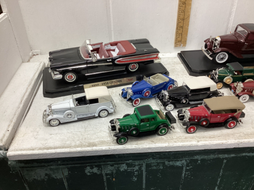 BOX OF COLLECTOR CARS