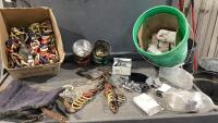 BUCKET + BOX W/ HARNESS RINGS, PADS