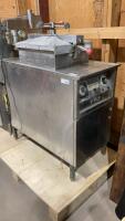 HENNY PENNY PRSSURE FRYER - NATURAL GAS & ELECTRIC