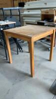 SQUARE TABLE