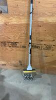 YARD AERATOR & SPONGE MOP