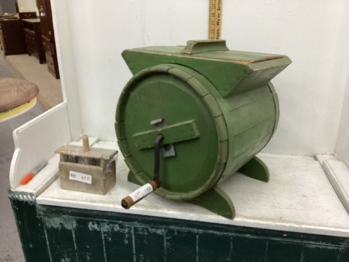 WOODEN BUTTER CHURN AND 1 POUND BUTTER MOLD