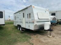2001 18&rsquo; Wilderness light bumper Pull camper