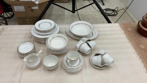H. AYNSLEY & CO LTD. DINNER SET - EST. 1869