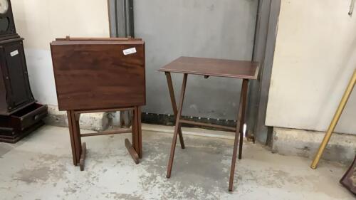 (4) WOODEN TV TRAYS IN A CADDY