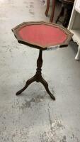 VINTAGE SIDE TABLE/PLANT STAND