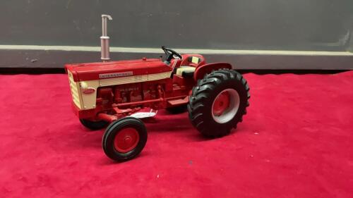 INTERNATIONAL 460 DIESEL UTIILITY TRACTOR
