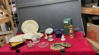 SMALL BOX OF DECOR