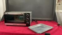 SMALL HAMILTON BEACH TOASTER OVEN