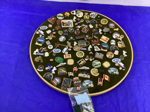 VELVET CIRCLE W/FRAME. +. COLLECTOR PINS