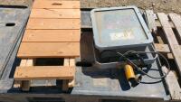 400 Watt Luminaire Marine Light and Small Boardwalk