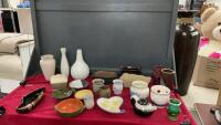 COLLECTION OF POTTERY ITEMS