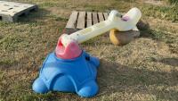 LITTLE TIKES SWIVEL BOUNCER TOY