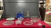 BOX OF DECORATIVE GLASWARE - INCLUDES PINWHEEL CRYSTAL PLATTER