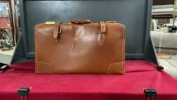 VINTAGE LEATHER SUITCASE