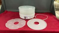 SALTON VITAPRO FOOD DEHYDRATOR - WITH FAN