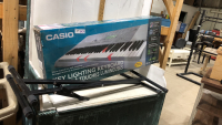 CASIO KEYBOARD W/STAND