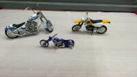 (3) DIE-CAST MOTORBIKES - SUZUKI DIRTBIKE + 2 CHOPPERS
