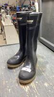 BAFFIN CSA RUBBER BOOTS SIZE 8
