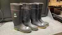 (2) PAIR OF USED RUBBER BOOTS - SIZE 9