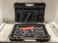 CRAFTSMAN RATCHETING/WRENCH SOCKET SET