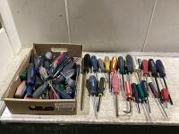 SHOP BOX OF SCREWDRIVERS