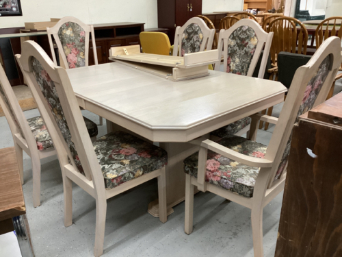 DINING TABLE SET - DOUBLE PEDESTAL W/6 FABRIC COVERED CHAIRS - MATCHES LOT 584