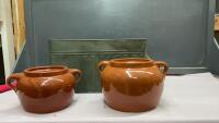 (2) VINTAGE BEAN POTS W/ NO LIDS - ONE IS A SUNBURST - INSIDE A VINTAGE METAL TUB