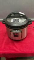 INSTANT POT COOKER