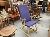 ROCKING CHAIR WITH PADS