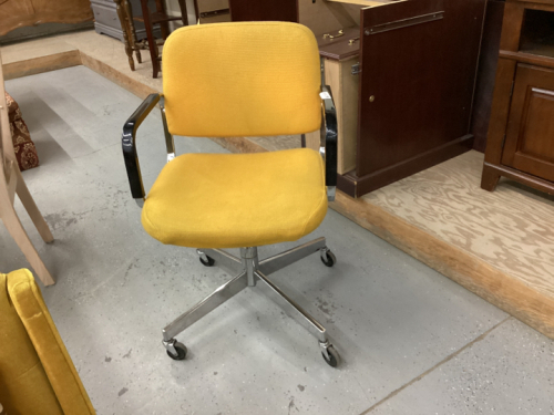 GOLD COLOURED OFFICE CHAIR