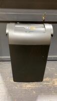 SHREDMASTER PAPER SHREDDER