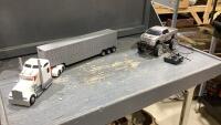 BOX W/REMOTE CONTROL FORD TRUCK + 3D PRINTED TRUCK + CATTLE LINER