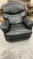 LA Z BOY RECLINING CHAIR